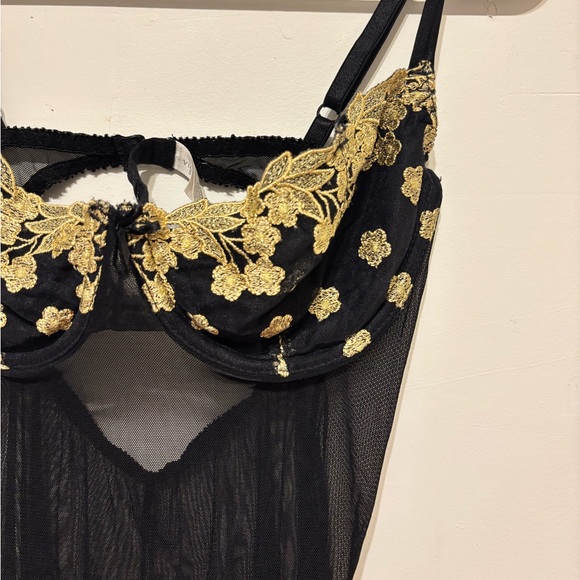 Vintage Victoria's Secret White Label Embroidered
Floral Babydoll Lingerie 36C - Picture 7 of 9